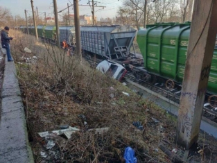 В Одессе под поезд попала иномарка, которой управлял пьяный водитель