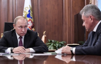 Президент РФ Владимир Путин и министр обороны РФ Сергей Шойгу