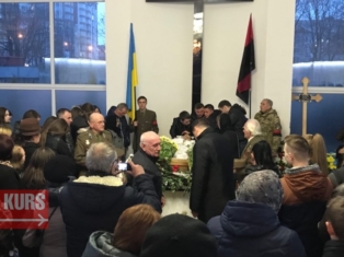 Франківці прощаються із загиблим 19-річним кулеметником Артуром Бурлакою