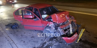 У Києві біля зупинки авто протаранило тролейбус