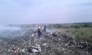 На Дніпропетровщині триває ліквідація пожежі на сміттєзвалищі