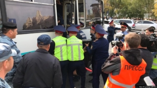 В Казахстане на несогласованных митингах задержали более 50 человек