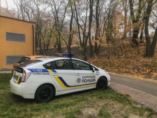 В Киеве на территории университета Поплавского повесился парень