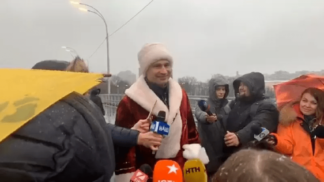 Кличко в костюме Деда Мороза