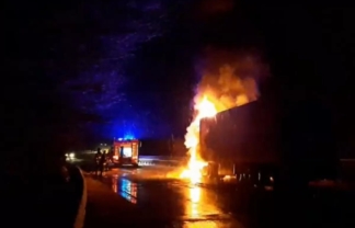 На Закарпатье во время движения загорелся грузовик