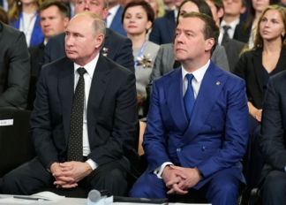 Медведев и Путин