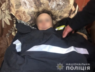 Под Киевом 35-летняя женщина поссорилась с мужчиной и пошла на лед, чтобы покончить с собой