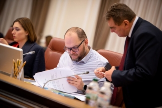 Зарплаты министров в Украине