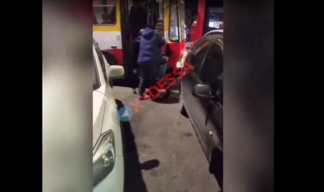 В Одессе водители троллейбусов устроили драку на глазах у пассажиров (ВИДЕО)
