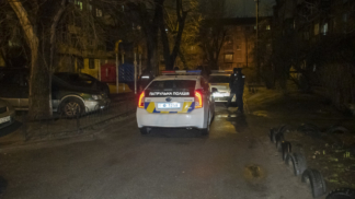 В Киеве задержали двоих мужчин, которые избили и ограбили прохожего