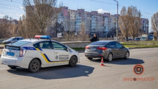 В Днепре Kia сбил девушку на пешеходном переходе (ВИДЕО)