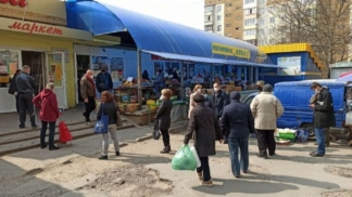 В Черновцах перед ужесточением карантина образовались очереди в продуктовые магазины