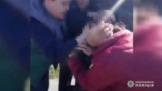 В Черкасской области хозяйка магазина набросилась на проверяющую соблюдение карантина (ВИДЕО)