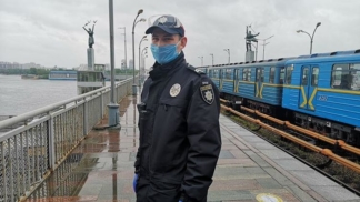 В Киеве в день открытия метро мужчина пытался покончить с собой на станции "Днепр"
