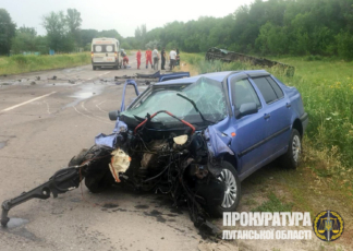 На Луганщині правоохоронець зіткнувся з маршруткою, 9 людей постраждали