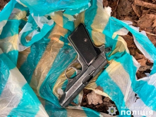 Розбирав пістолет: поліція розповіла обставини поранення «свободівця» у Миколаєві (ФОТО)