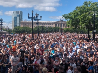 У Хабаровську другий день тривають масові мітинги: вимагають звільнити арештованого губернатора