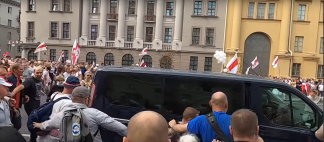 протестувальники
