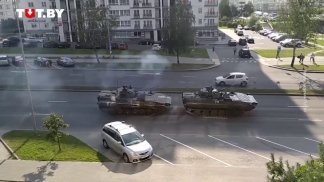 У Мінськ увійшла гусенична військова техніка