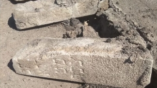 В Богуславе вместо бордюра установили у дороги еврейские могильные плиты (ФОТО)