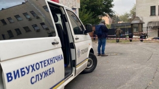 В Киеве произошел взрыв на территории ВАКС: поврежден фасад здания (ФОТО)