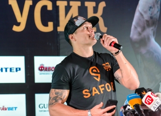 Александр Усик