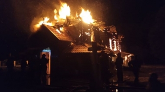 У селищі на Прикарпатті горіла дерев'яна церква, якій 170 років