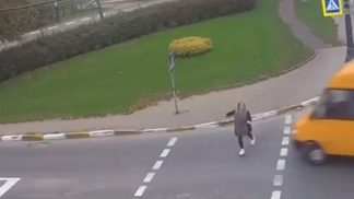 В Буче маршрутка снесла женщину на пешеходном переходе (ВИДЕО)