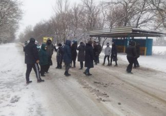 На Харьковщине местные жители перекрыли дорогу из-за отсутствия отопления