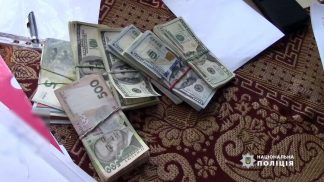 В Виннице чиновники мэрии заработали более пяти миллионов на покупке соли от гололеда, - полиция