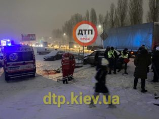 Под Киевом пьяный водитель насмерть задавил ребенка на пешеходном переходе (ВИДЕО)