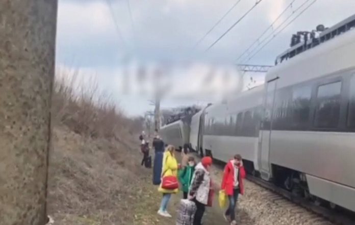 інтерсіті зійшов з рейок