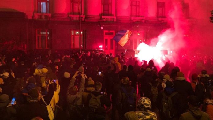 протести під ОП