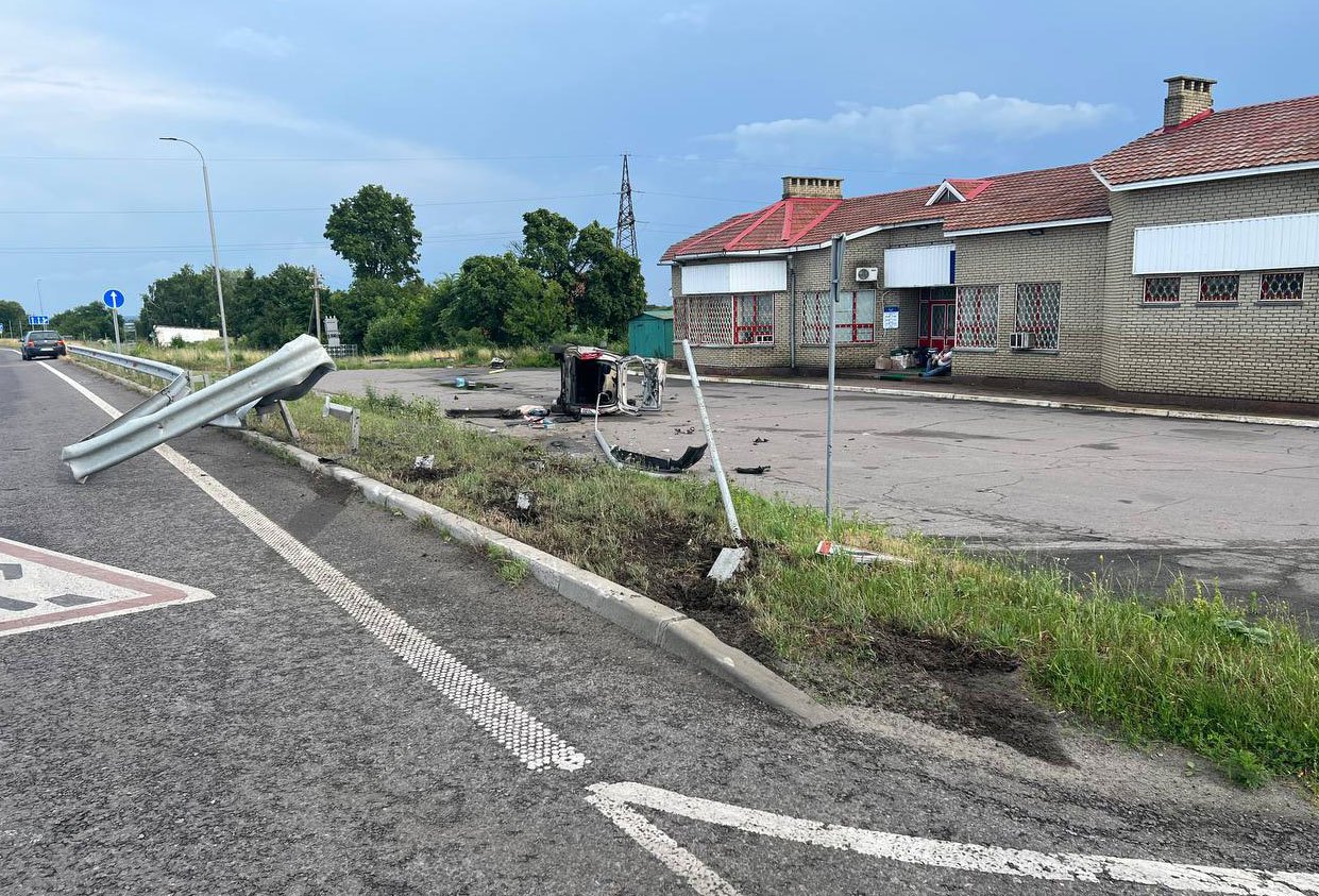 На Полтавщині водій на Citroën в’їхав у відбійник, загинув підліток